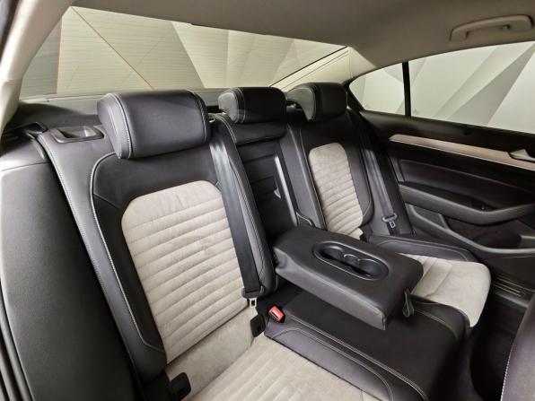 Volkswagen Passat B8 с пробегом 2017 года, цена 1 815 000 рублей, 181765 км, седан, Автокод Объявления