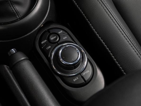 Mini Hatch III (F55/F56) Рестайлинг 2 с пробегом 2022 года, цена 3 149 000 рублей, 16192 км, хэтчбек, Автокод Объявления