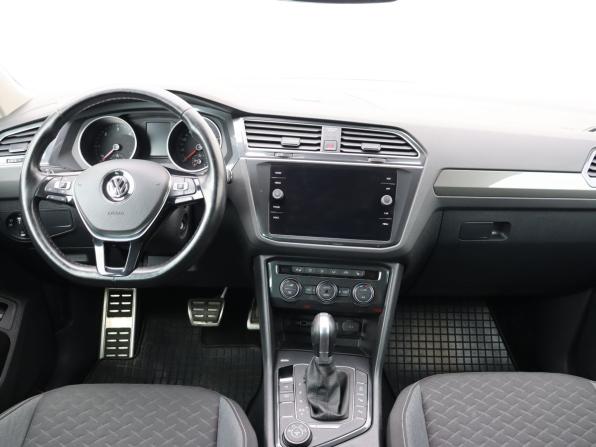 Volkswagen Tiguan II с пробегом 2018 года, цена 2 625 000 рублей, 210820 км, внедорожник, Автокод Объявления