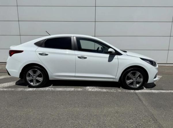 Hyundai Solaris II с пробегом 2018 года, цена 1 590 000 рублей, 162057 км, седан, Автокод Объявления