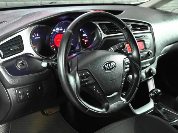 Kia Ceed II Рестайлинг с пробегом 2018 года, цена 1 500 000 рублей, 127017 км, универсал, Автокод Объявления