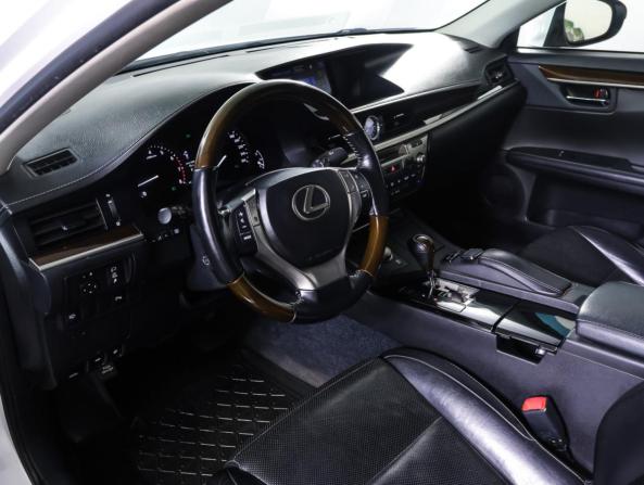 Lexus ES VI Рестайлинг с пробегом 2015 года, цена 1 750 000 рублей, 309000 км, седан, Автокод Объявления