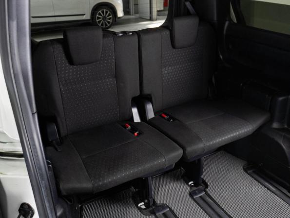 Toyota Noah III (R80) Рестайлинг с пробегом 2018 года, цена 2 550 000 рублей, 64392 км, минивэн, Автокод Объявления