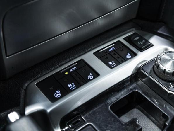 Toyota Land Cruiser 200 Series Рестайлинг 2 с пробегом 2018 года, цена 6 199 777 рублей, 181000 км, внедорожник, Автокод Объявления