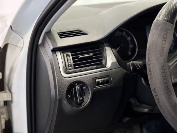 Skoda Rapid I Рестайлинг с пробегом 2017 года, цена 1 145 000 рублей, 143000 км, лифтбек, Автокод Объявления