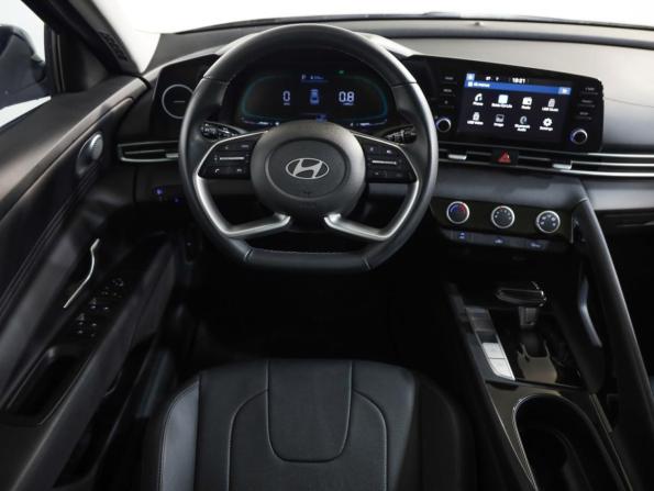 Hyundai Elantra VII (CN7) Рестайлинг с пробегом 2023 года, цена 2 149 000 рублей, 41450 км, седан, Автокод Объявления