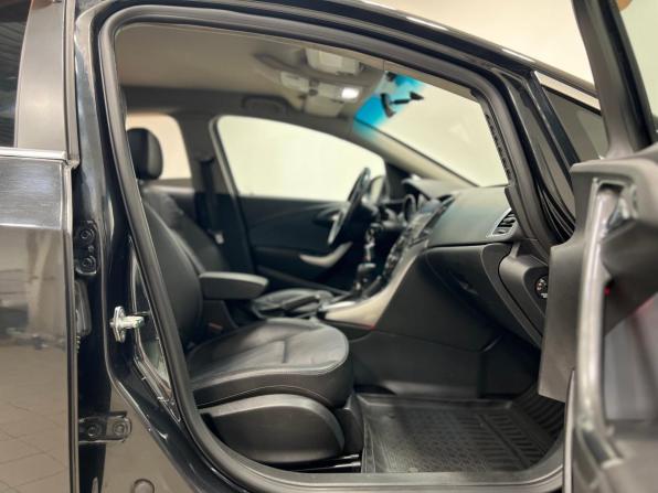 Opel Astra J Рестайлинг с пробегом 2013 года, цена 690 000 рублей, 157200 км, седан, Автокод Объявления