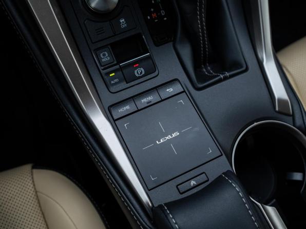 Lexus NX I Рестайлинг с пробегом 2018 года, цена 3 650 000 рублей, 83005 км, внедорожник, Автокод Объявления