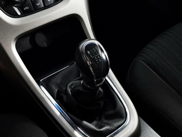 Opel Astra J с пробегом 2012 года, цена 595 000 рублей, 222769 км, хэтчбек, Автокод Объявления