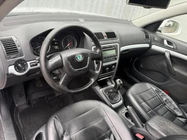 Skoda Octavia II (A5) Рестайлинг с пробегом 2011 года, цена 545 000 рублей, 510000 км, лифтбек, Автокод Объявления