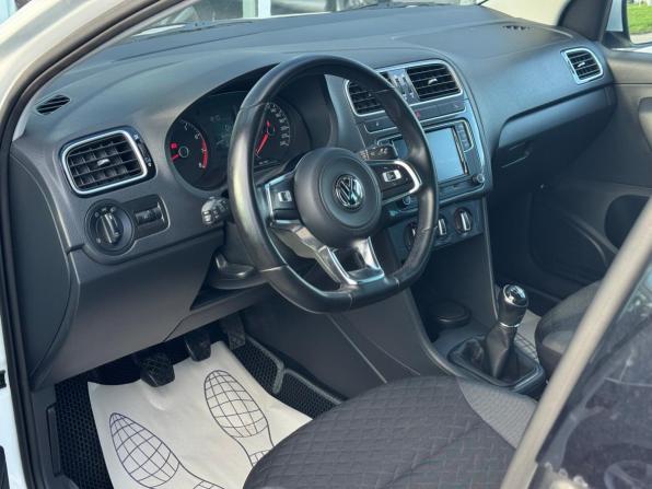 Volkswagen Polo V Рестайлинг с пробегом 2019 года, цена 1 370 000 рублей, 76443 км, седан, Автокод Объявления