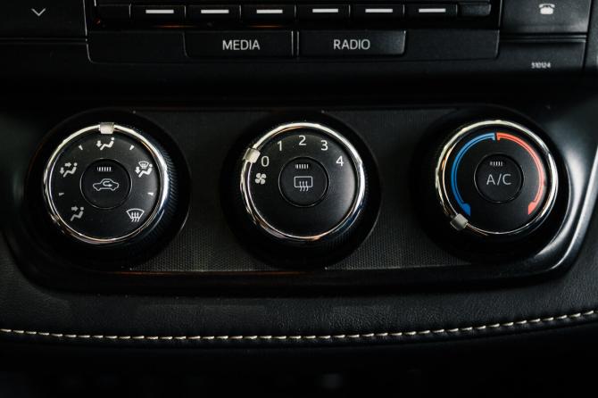 Toyota RAV4 IV (XA40) Рестайлинг с пробегом 2015 года, цена 2 020 000 рублей, 123000 км, внедорожник, Автокод Объявления