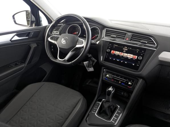 Volkswagen Tiguan II Рестайлинг с пробегом 2021 года, цена 2 740 000 рублей, 49413 км, внедорожник, Автокод Объявления