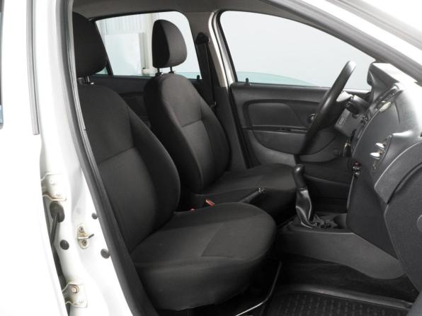 Renault Logan II с пробегом 2018 года, цена 690 000 рублей, 111036 км, седан, Автокод Объявления