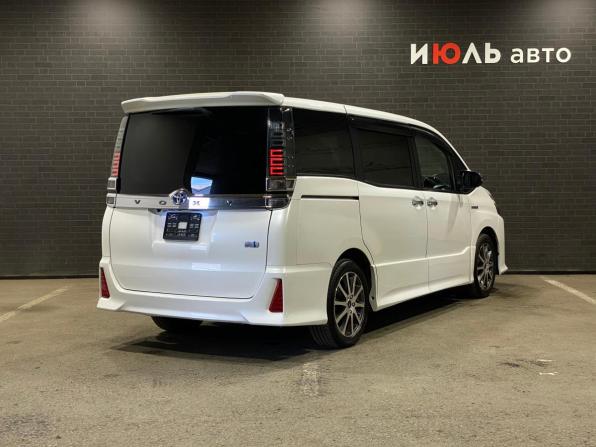 Toyota Voxy III (R80) Рестайлинг с пробегом 2018 года, цена 2 530 000 рублей, 106650 км, минивэн, Автокод Объявления