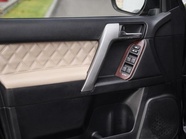 Toyota Land Cruiser Prado 150 Series Рестайлинг 1 с пробегом 2014 года, цена 3 399 000 рублей, 186949 км, внедорожник, Автокод Объявления