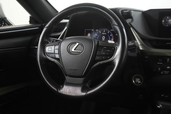 Lexus ES VII с пробегом 2018 года, цена 3 199 000 рублей, 162266 км, седан, Автокод Объявления