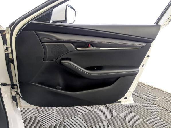 Mazda 3 IV (BP) с пробегом 2019 года, цена 1 935 000 рублей, 87602 км, седан, Автокод Объявления