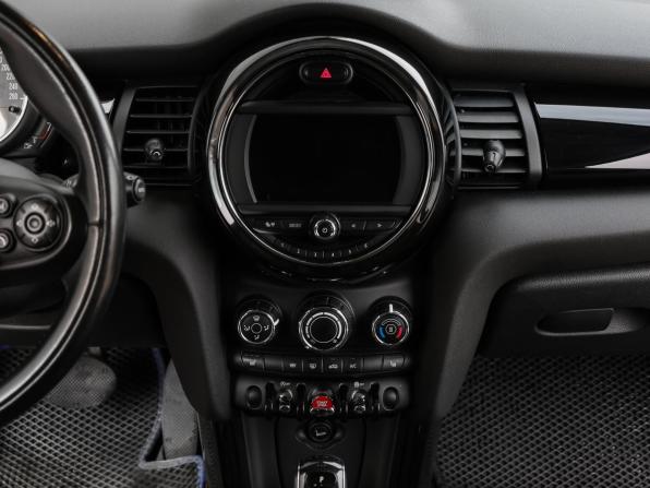 Mini Hatch III (F55/F56) Рестайлинг с пробегом 2018 года, цена 1 898 000 рублей, 97000 км, хэтчбек, Автокод Объявления