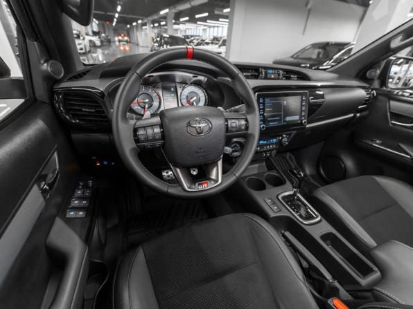 Toyota Hilux VIII Рестайлинг 2 с пробегом 2026 года, цена 7 750 000 рублей, 45 км, пикап, Автокод Объявления