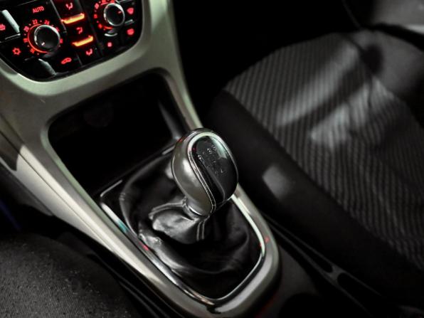 Opel Astra J с пробегом 2012 года, цена 550 000 рублей, 238963 км, хэтчбек, Автокод Объявления