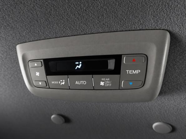 Honda Stepwgn V с пробегом 2015 года, цена 1 899 000 рублей, 149880 км, минивэн, Автокод Объявления