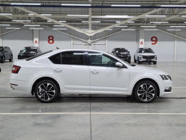Skoda Octavia III (A7) Рестайлинг с пробегом 2017 года, цена 1 979 000 рублей, 109350 км, лифтбек, Автокод Объявления