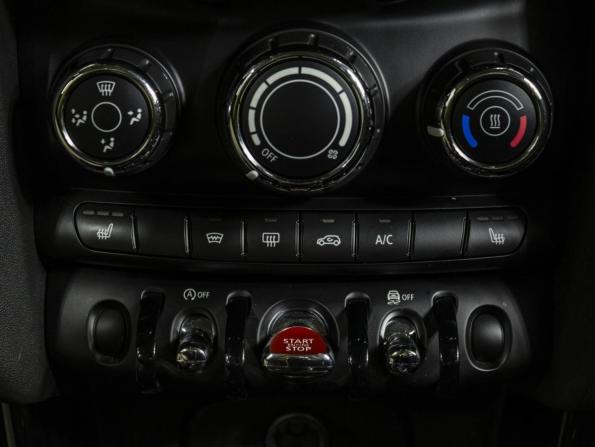 Mini Hatch III (F55/F56) Рестайлинг с пробегом 2019 года, цена 2 088 000 рублей, 55000 км, хэтчбек, Автокод Объявления