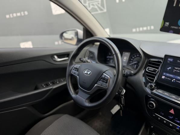 Hyundai Solaris II Рестайлинг с пробегом 2021 года, цена 1 589 000 рублей, 111941 км, седан, Автокод Объявления