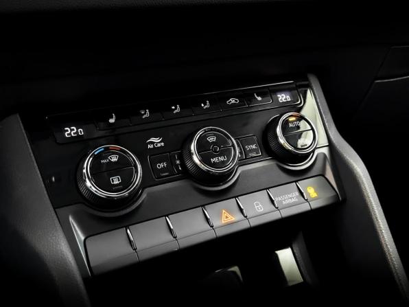 Skoda Karoq I с пробегом 2022 года, цена 2 650 000 рублей, 86264 км, внедорожник, Автокод Объявления
