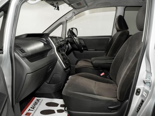Toyota Voxy II (R70) с пробегом 2008 года, цена 1 275 000 рублей, 187315 км, минивэн, Автокод Объявления