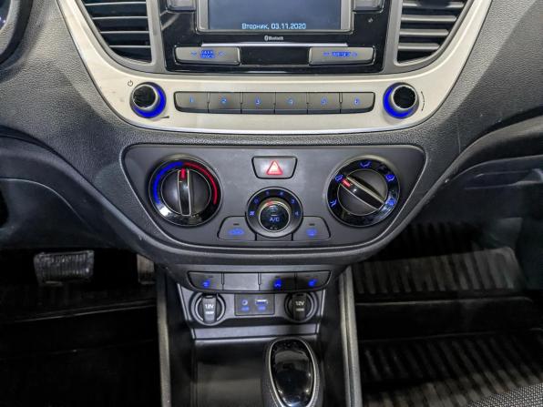Hyundai Solaris II с пробегом 2018 года, цена 1 235 000 рублей, 108646 км, седан, Автокод Объявления