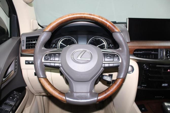 Lexus LX III Рестайлинг 2 с пробегом 2016 года, цена 7 700 000 рублей, 196533 км, внедорожник, Автокод Объявления
