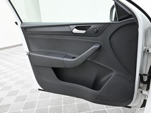 Volkswagen Polo VI с пробегом 2021 года, цена 939 000 рублей, 59787 км, лифтбек, Автокод Объявления