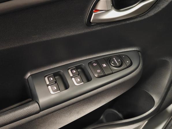 Kia Rio IV Рестайлинг с пробегом 2021 года, цена 1 699 000 рублей, 86912 км, хэтчбек, Автокод Объявления