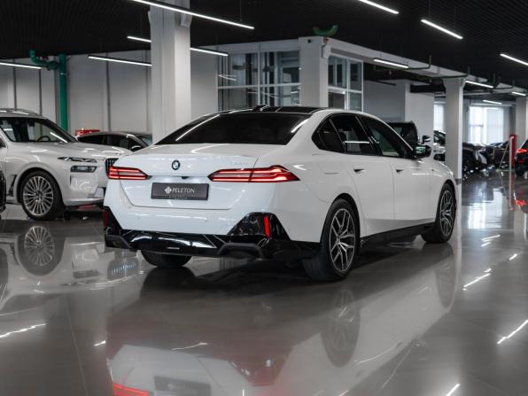 BMW 5 серии VIII (G60/G61/G68) с пробегом 2025 года, цена 6 750 000 рублей, 11427 км, седан, Автокод Объявления