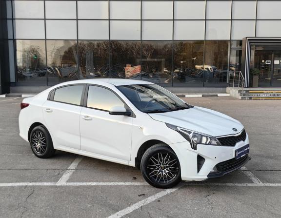 Kia Rio IV Рестайлинг с пробегом 2021 года, цена 1 330 000 рублей, 102644 км, седан, Автокод Объявления