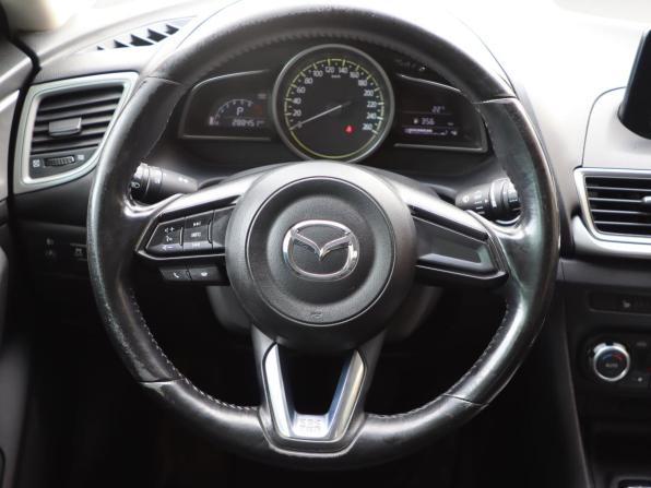Mazda 3 III (BM) Рестайлинг с пробегом 2016 года, цена 950 000 рублей, 288451 км, хэтчбек, Автокод Объявления