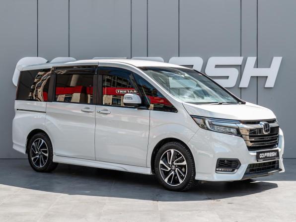 Honda Stepwgn V Рестайлинг с пробегом 2019 года, цена 2 360 000 рублей, 92485 км, минивэн, Автокод Объявления