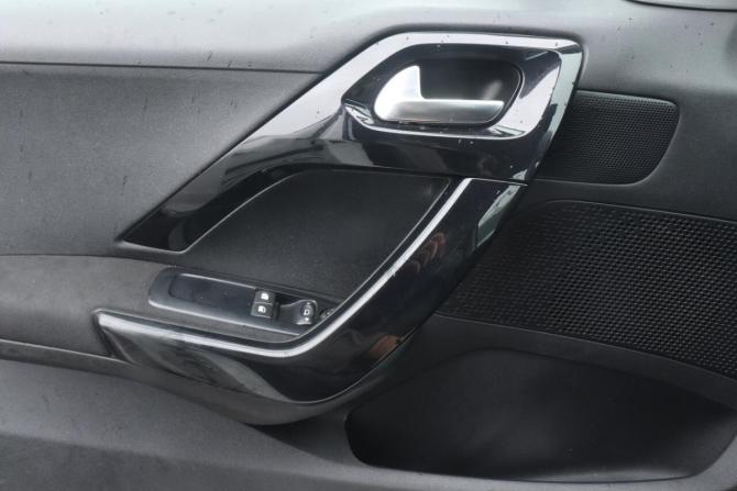 Peugeot 208 I с пробегом 2013 года, цена 420 000 рублей, 176000 км, хэтчбек, Автокод Объявления