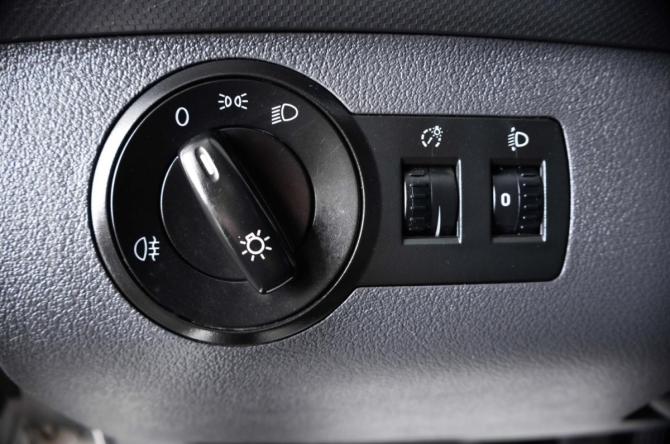 Volkswagen Caddy III Рестайлинг с пробегом 2012 года, цена 679 000 рублей, 329560 км, компактвэн, Автокод Объявления