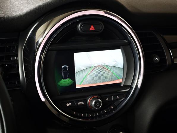 Mini Hatch III (F55/F56) Рестайлинг с пробегом 2021 года, цена 2 350 000 рублей, 26456 км, хэтчбек, Автокод Объявления