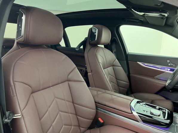 BMW 7 серии VII (G70) с пробегом 2024 года, цена 13 700 000 рублей, 27999 км, седан, Автокод Объявления