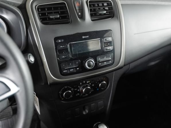 Renault Logan II Рестайлинг с пробегом 2018 года, цена 992 000 рублей, 79931 км, седан, Автокод Объявления