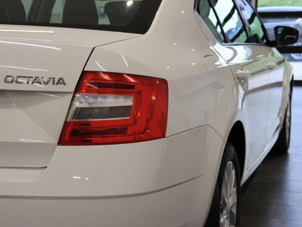 Skoda Octavia III (A7) Рестайлинг с пробегом 2018 года, цена 1 394 000 рублей, 154352 км, лифтбек, Автокод Объявления