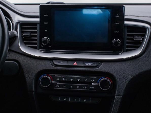 Kia Ceed III Рестайлинг с пробегом 2021 года, цена 2 076 000 рублей, 74991 км, хэтчбек, Автокод Объявления