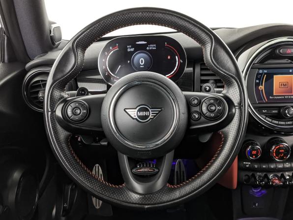 Mini Hatch III (F55/F56) Рестайлинг с пробегом 2020 года, цена 2 990 000 рублей, 84800 км, хэтчбек, Автокод Объявления