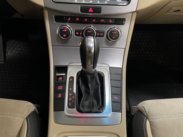 Volkswagen Passat CC I Рестайлинг с пробегом 2013 года, цена 1 175 000 рублей, 228188 км, седан, Автокод Объявления