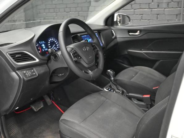 Hyundai Solaris II с пробегом 2017 года, цена 1 170 000 рублей, 178074 км, седан, Автокод Объявления