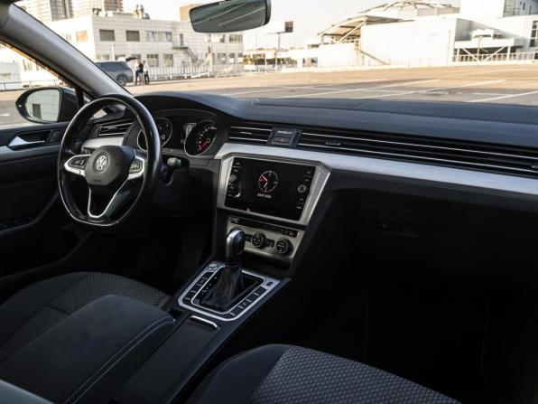 Volkswagen Passat B8 Рестайлинг с пробегом 2019 года, цена 1 649 000 рублей, 193748 км, универсал, Автокод Объявления